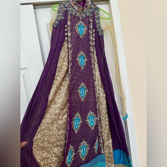 Indian style Pakistani style dress. Purple gold sequin size medium. - Picture 4 of 9